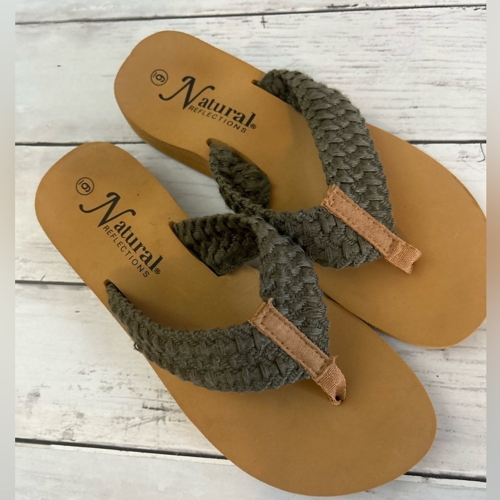 natural Reflections flip-flops Size 6